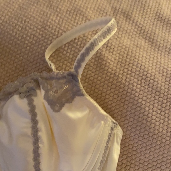 Corset - Picture 2 of 8